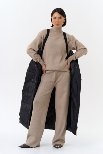 Миниатюра фотографии Женский пуховик черного цвета с капюшоном