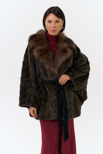 Миниатюра фотографии Шуба из меха норки с воротником из меха лисы