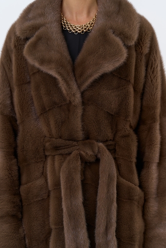 Миниатюра фотографии Длинная шуба с английским воротником