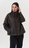 Миниатюра фотографии Кожаная куртка коричневого цвета