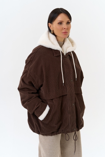 Миниатюра фотографии Женская утепленная куртка с отделкой из эко меха