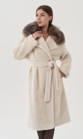 Миниатюра фотографии Пальто утепленное бежевого цвета