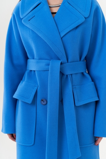 Миниатюра фотографии Пальто голубого цвета с английским воротником