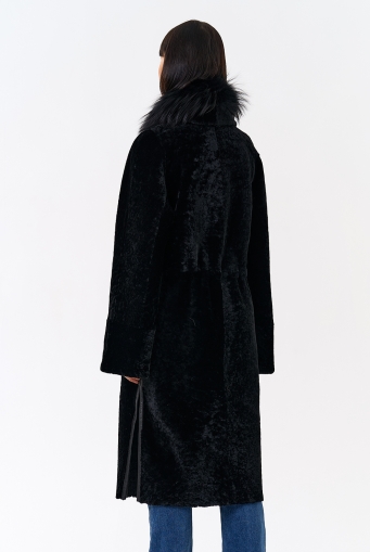 Миниатюра фотографии Женская двухстороняя дубленка с воротником из меха чернобурой лисы