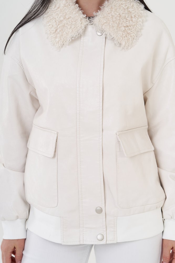 Миниатюра фотографии Куртка "бомбер" с эко мехом