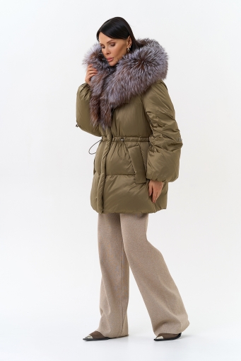 Миниатюра фотографии Женский пуховик с капюшоном из меха блюфрост