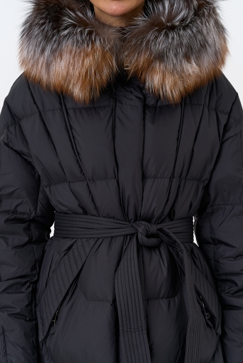 Миниатюра фотографии Женский пуховик с отделкой из меха блюфрост