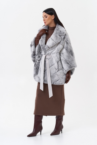 Миниатюра фотографии Шуба из меха кролика с английским воротником 