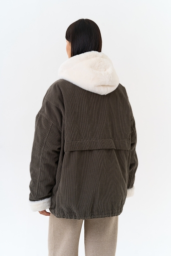 Миниатюра фотографии Женская утепленная куртка с отделкой из эко меха