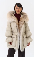 Миниатюра фотографии Женский пуховик с капюшоном из меха лисы