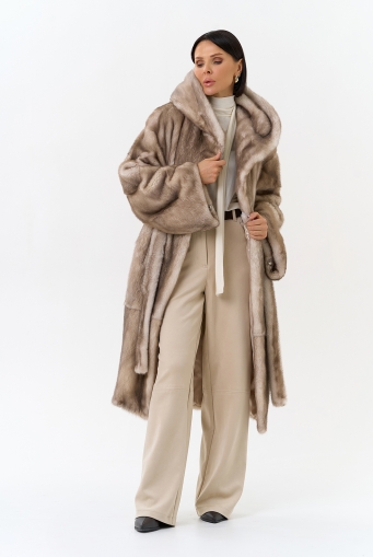 Миниатюра фотографии Женская шуба из меха норки с капюшоном