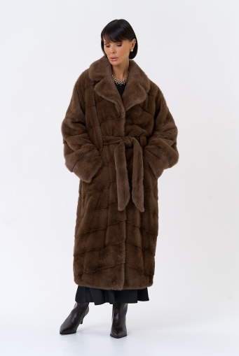 Миниатюра фотографии Длинная шуба с английским воротником