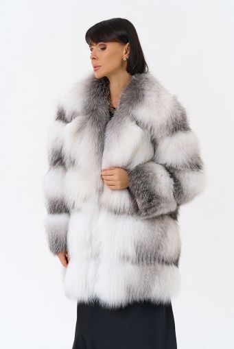 Миниатюра фотографии Шуба из белой лисы