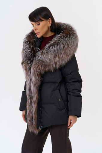 Миниатюра фотографии Женский пуховик с отделкой из меха блюфрост