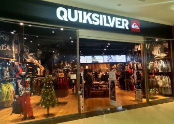 Магазин Quiksilver, где можно купить верхнюю одежду в Южно-Сахалинске