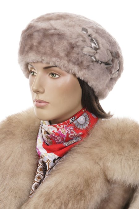 Купить Шапка женская из мутона в каталоге