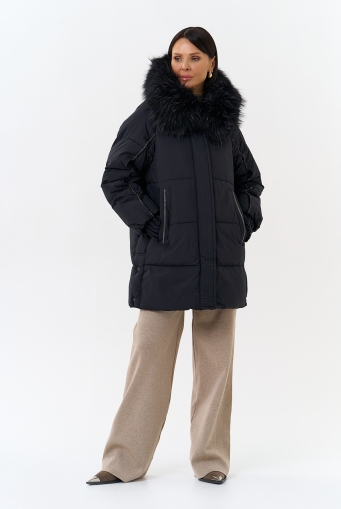 Миниатюра фотографии Женский пуховик с капюшоном из меха енота