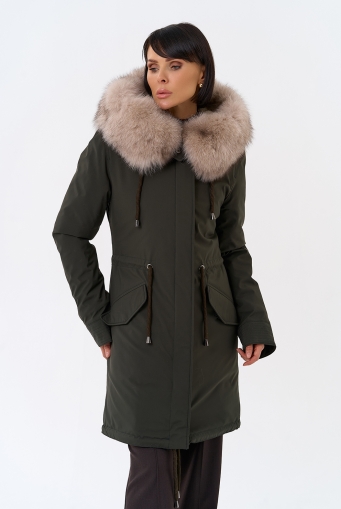 Миниатюра фотографии Женская парка с капюшоном из меха песца