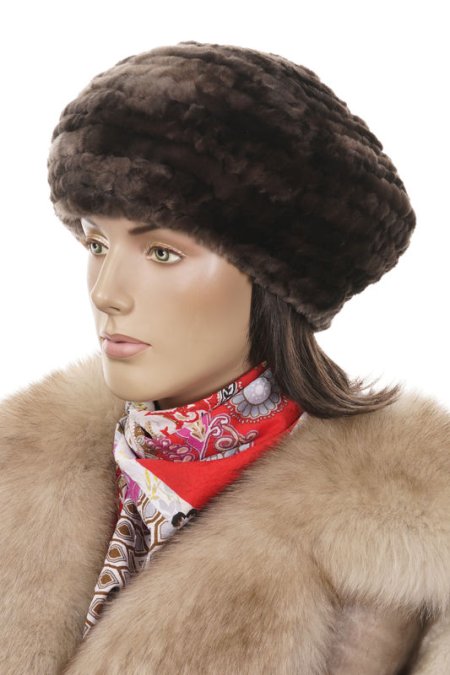 Купить Шапка женская из мутона в каталоге