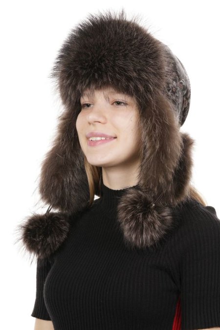 Купить Шапка женская из натуральной кожи с енотом в каталоге