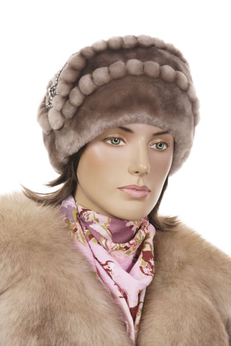 Купить Шапка женская из мутона в каталоге