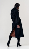 Миниатюра фотографии Классическое женское пальто в черном цвете