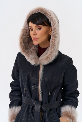 Миниатюра фотографии Женская натуральная дубленка с капюшоном