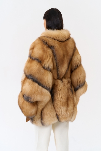 Миниатюра фотографии Шуба из лисы свободного кроя