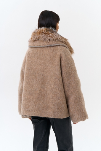 Миниатюра фотографии Женский пуховик с отделкой из меха блюфрост