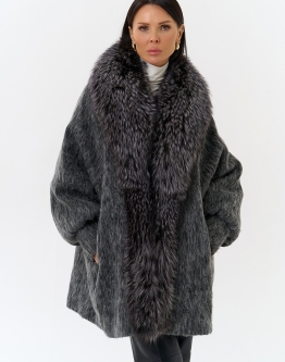 Купить Женский удлиненный пуховик с отделкой из меха чернобурки в каталоге