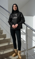 Миниатюра фотографии Женская куртка из натуральной кожи черного цвета 
