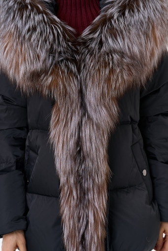 Миниатюра фотографии Женский пуховик с отделкой из меха блюфрост