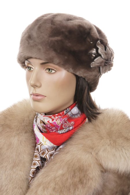 Купить Шапка женская из мутона в каталоге