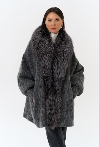Миниатюра фотографии Женский удлиненный пуховик с отделкой из меха чернобурки