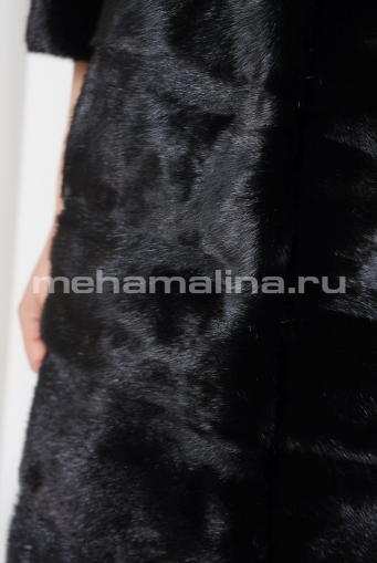 Миниатюра фотографии Шуба из норки с капюшоном черного цвета