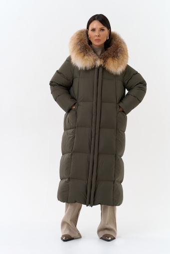 Миниатюра фотографии Женский длинный пуховик с отделкой из меха лисы