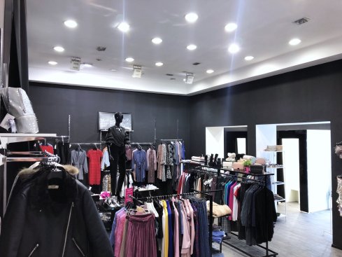 SHOW-ROOM