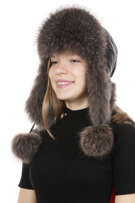 Купить Шапка женская из натуральной кожи с енотом в каталоге