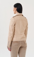 Миниатюра фотографии Светлая куртка из натуральной кожи