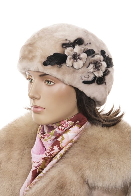 Купить Шапка женская из мутона в каталоге