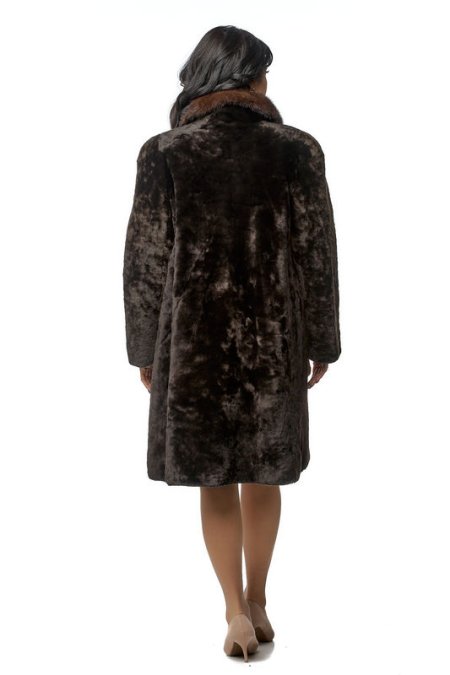 Купить Шуба из мутона с воротником, отделка норка в каталоге