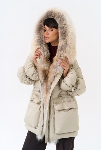 Миниатюра фотографии Женский пуховик с капюшоном из меха лисы