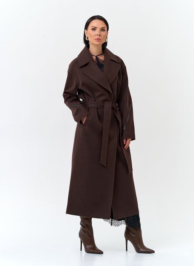 Миниатюра фотографии Женское пальто с английским воротником