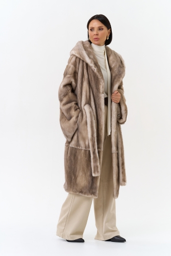 Миниатюра фотографии Женская шуба из меха норки с капюшоном