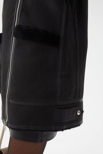 Миниатюра фотографии Женская удлиненная дубленка из эко кожи