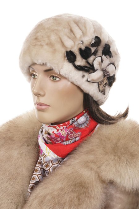 Купить Шапка женская из мутона в каталоге