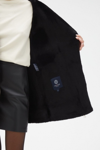 Миниатюра фотографии Женская удлиненная дубленка из эко кожи