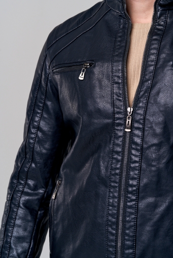 Миниатюра фотографии Куртка из эко кожи черного цвета