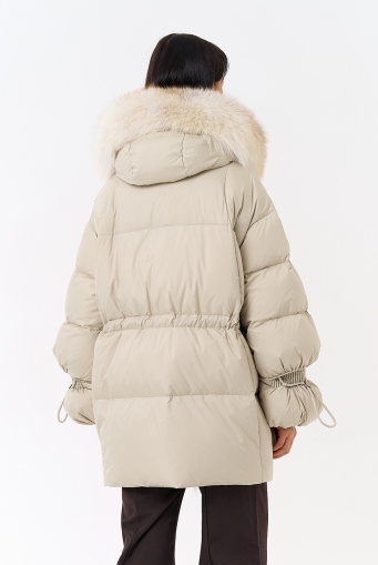 Миниатюра фотографии Женский пуховик с капюшоном из меха лисы