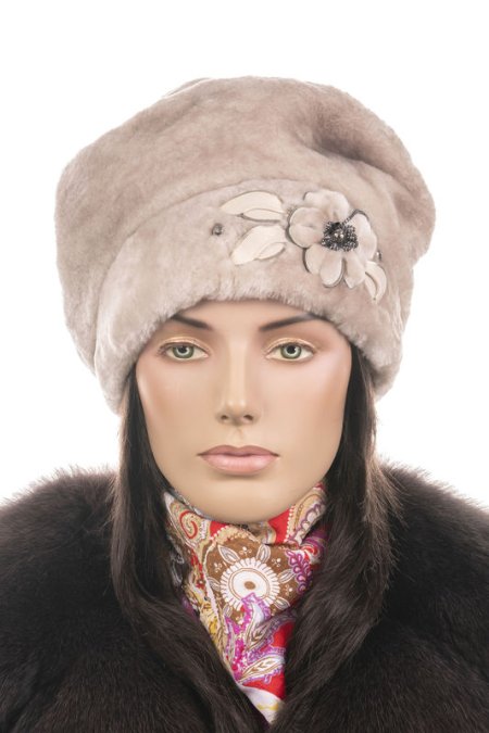 Купить Шапка женская из мутона в каталоге